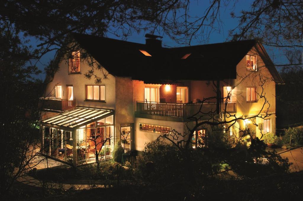 Gaestehaus-Weingut Loersch Лайвен Екстериор снимка